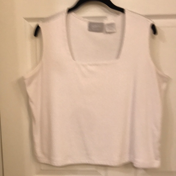 Women’s white sleeveless top - Picture 1 of 4